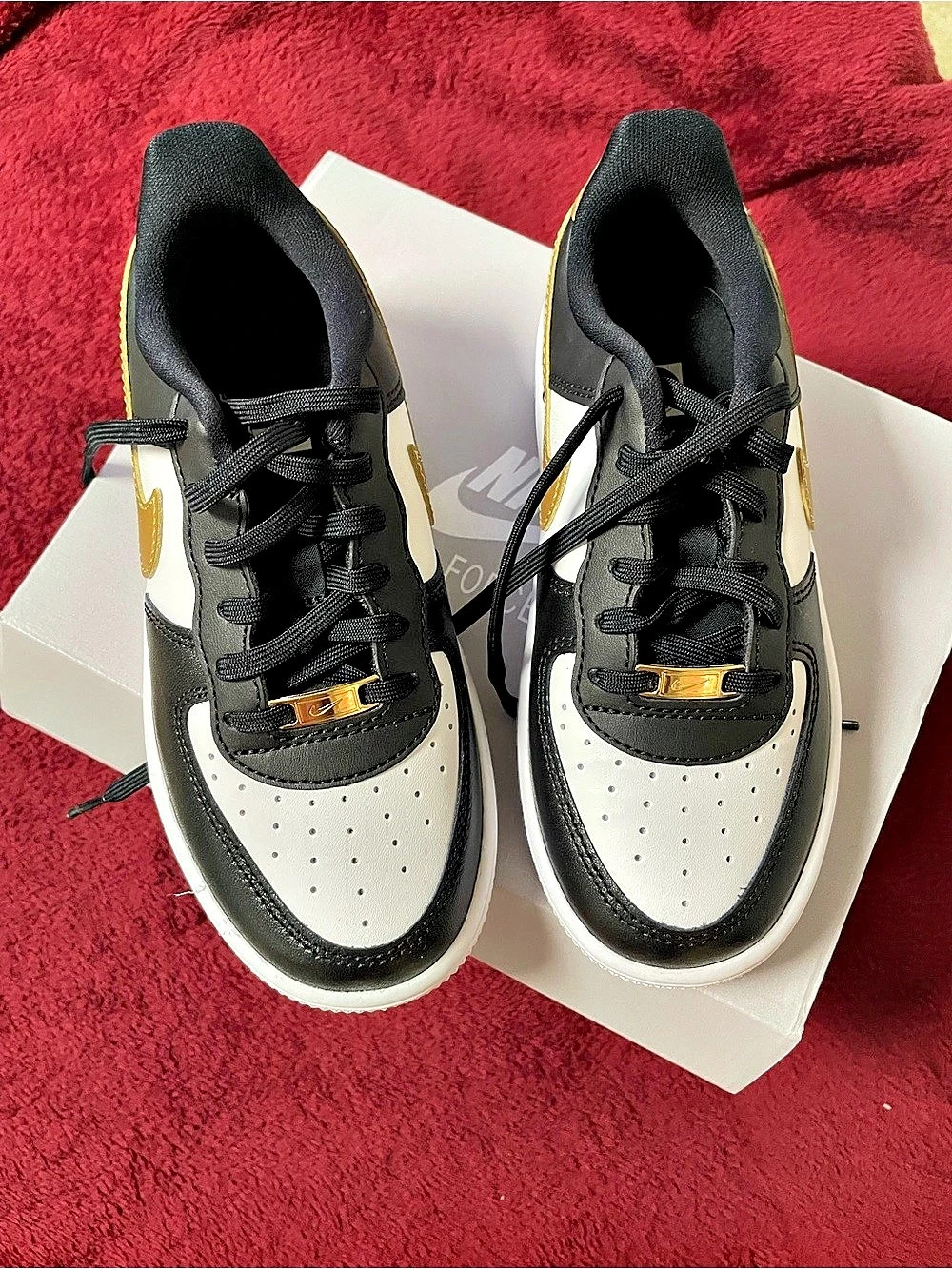 Nike Air Force 1 Low (GS) Black White Metallic Gold Air ) Sneakers Black & White